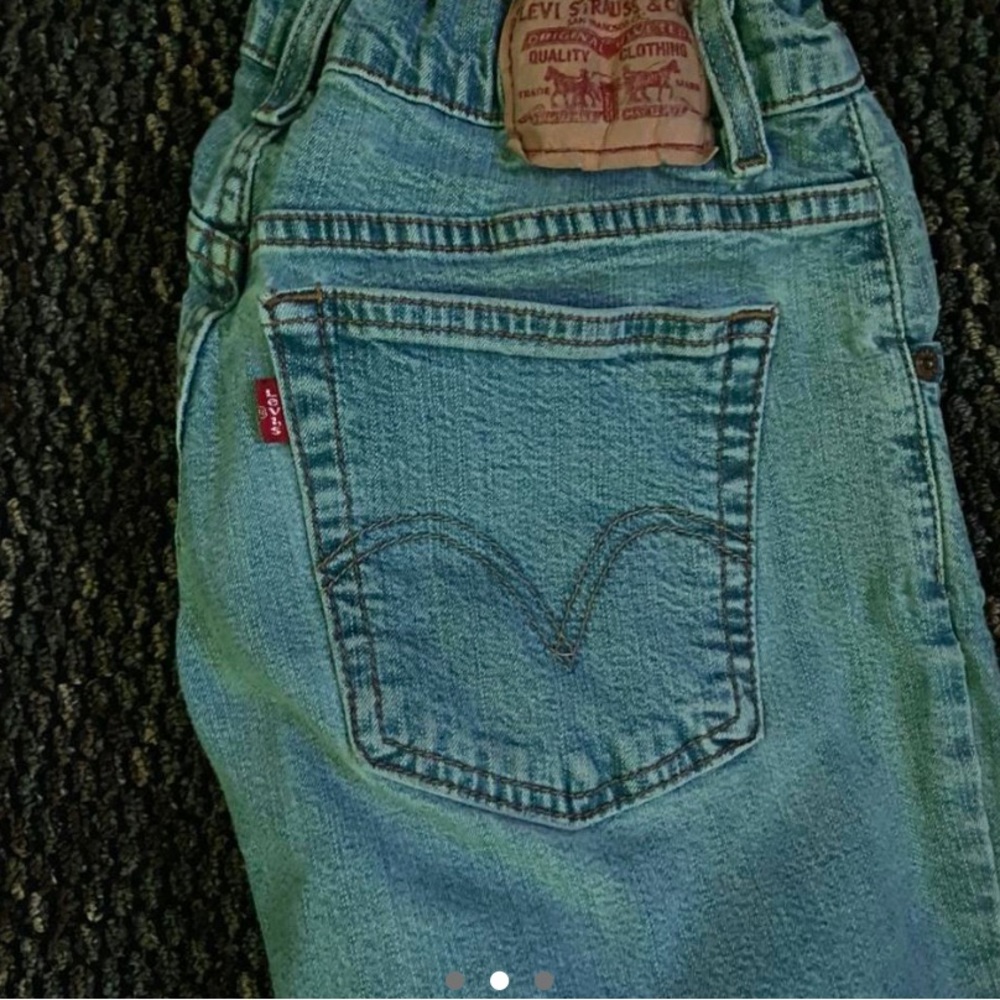 550 levis - Picture 2 of 3